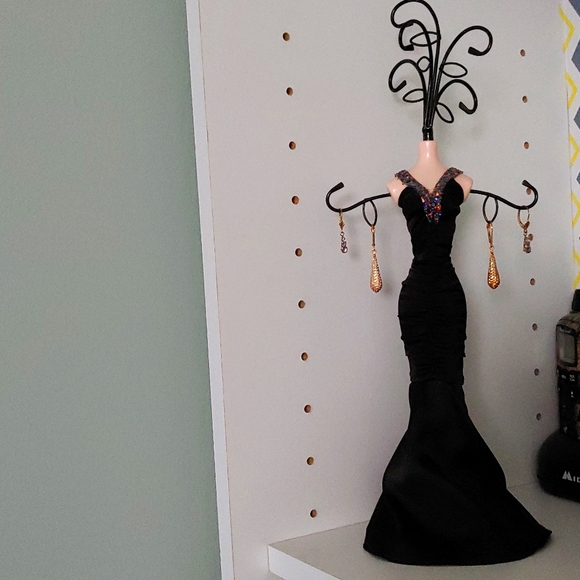 Lady in Black Dress Jewelry Organizer / Hanger - Picture 2 of 4